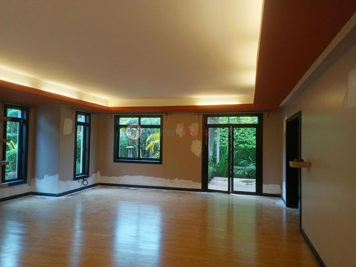 5 Bed Townhouse with En Suite at Lavington - 2