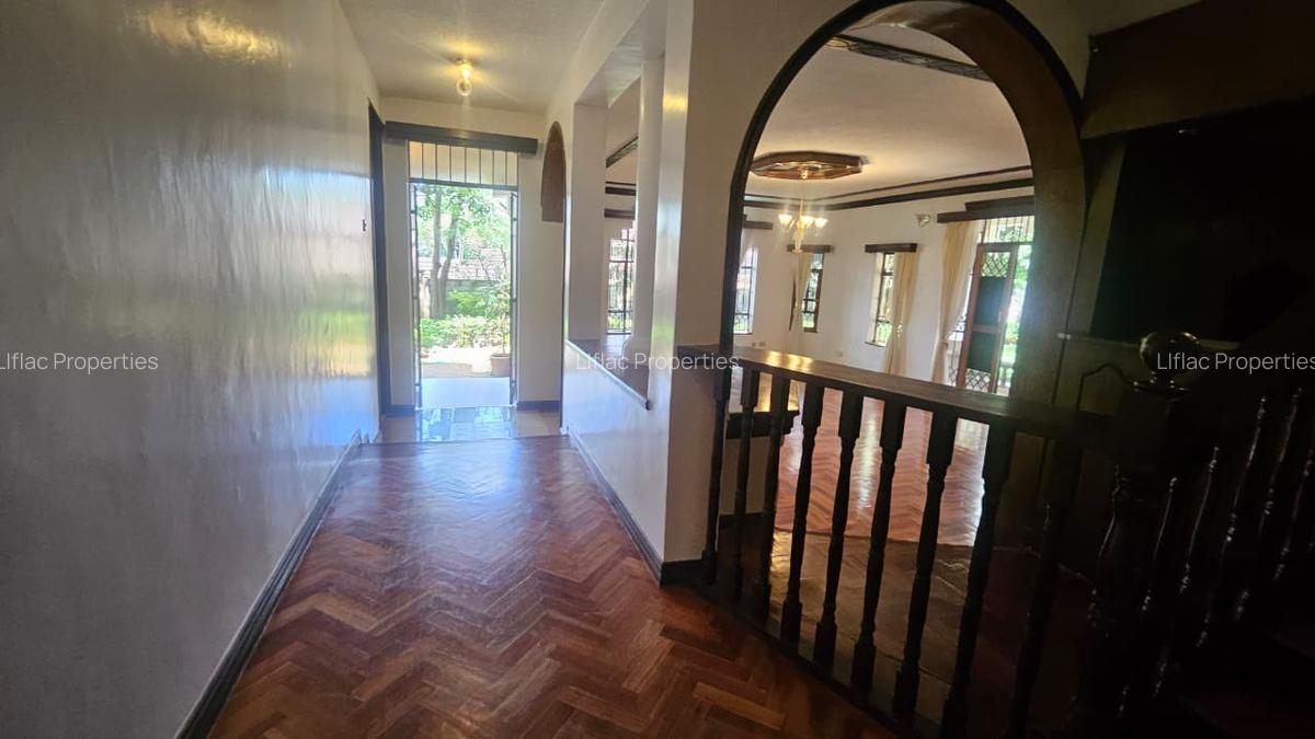 5 Bed House with En Suite in Runda - 16