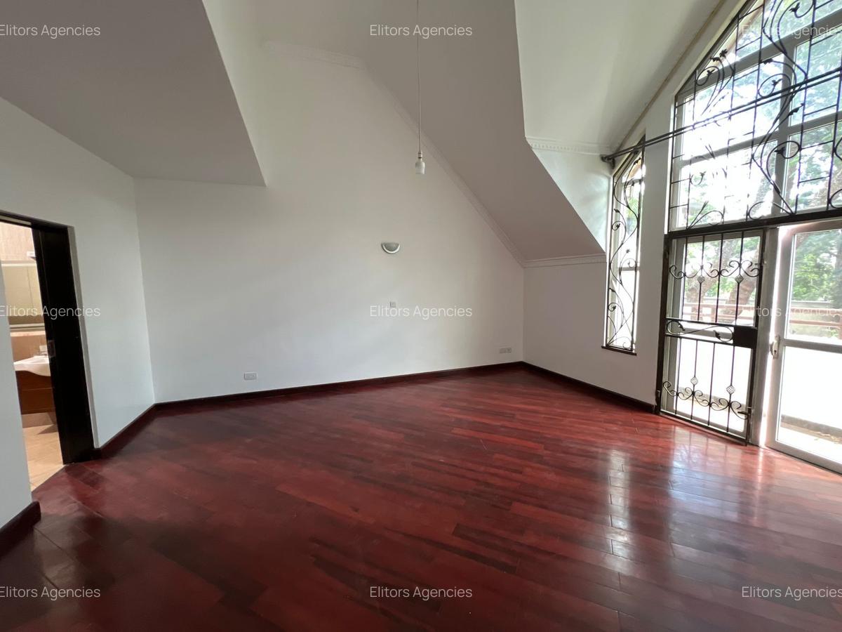 5 Bed Townhouse with En Suite at Convent Drive - 16