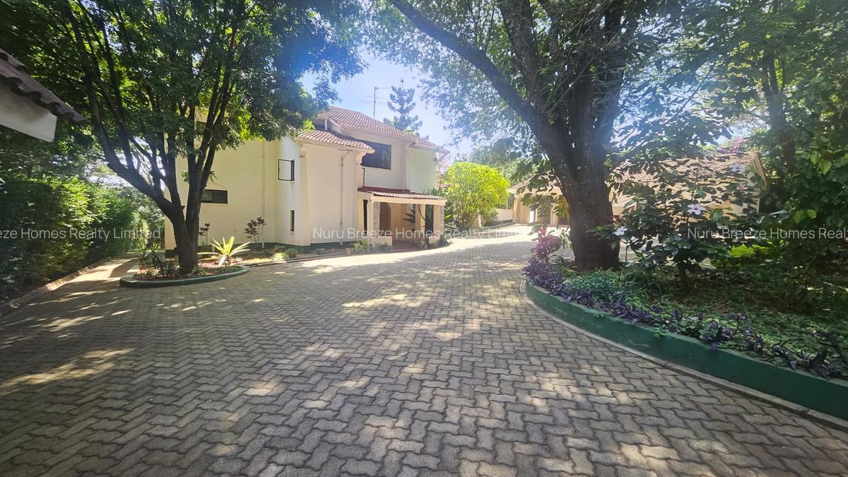 5 Bed House with En Suite in Runda - 20