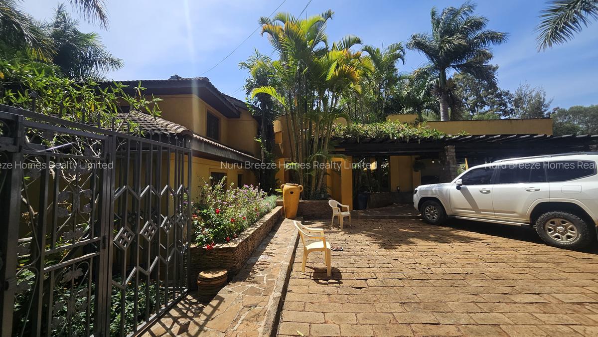 6 Bed House with En Suite in Runda - 14