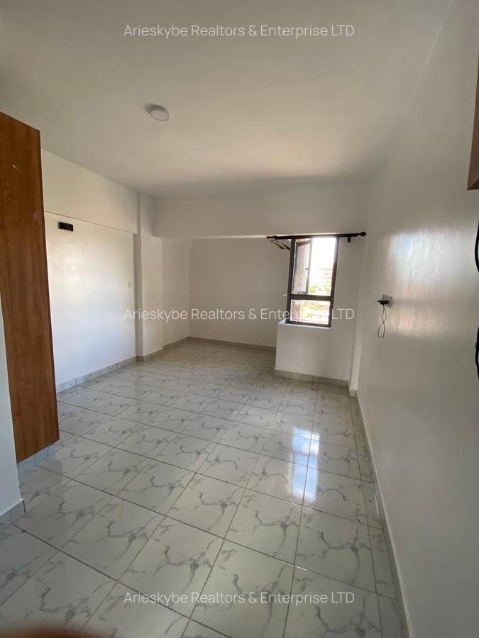 Studio Apartment with En Suite in Membley - 8