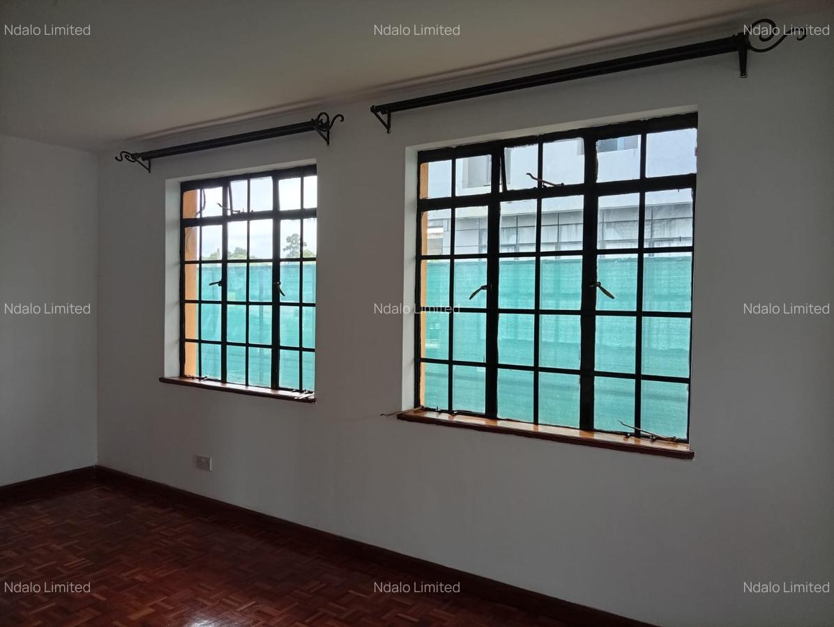 4 Bed Townhouse with En Suite at Lavington - 17