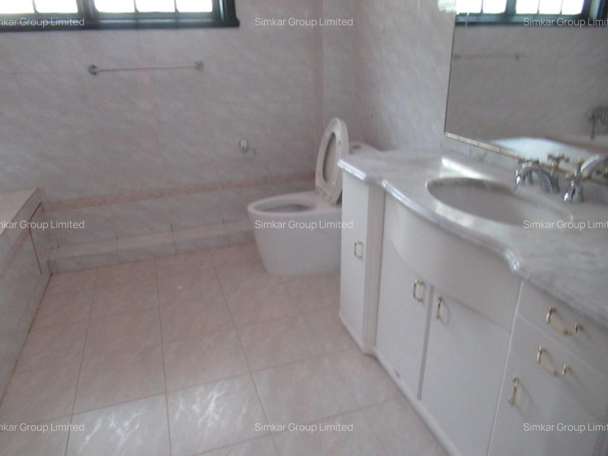 4 Bed Townhouse with En Suite at Riverside - 17