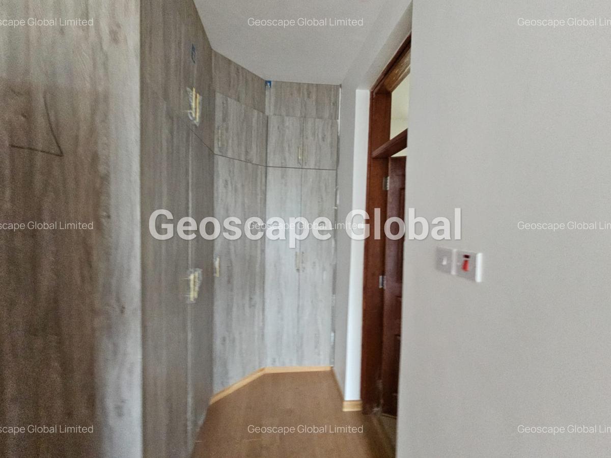 5 Bed Townhouse with En Suite in Lavington - 6