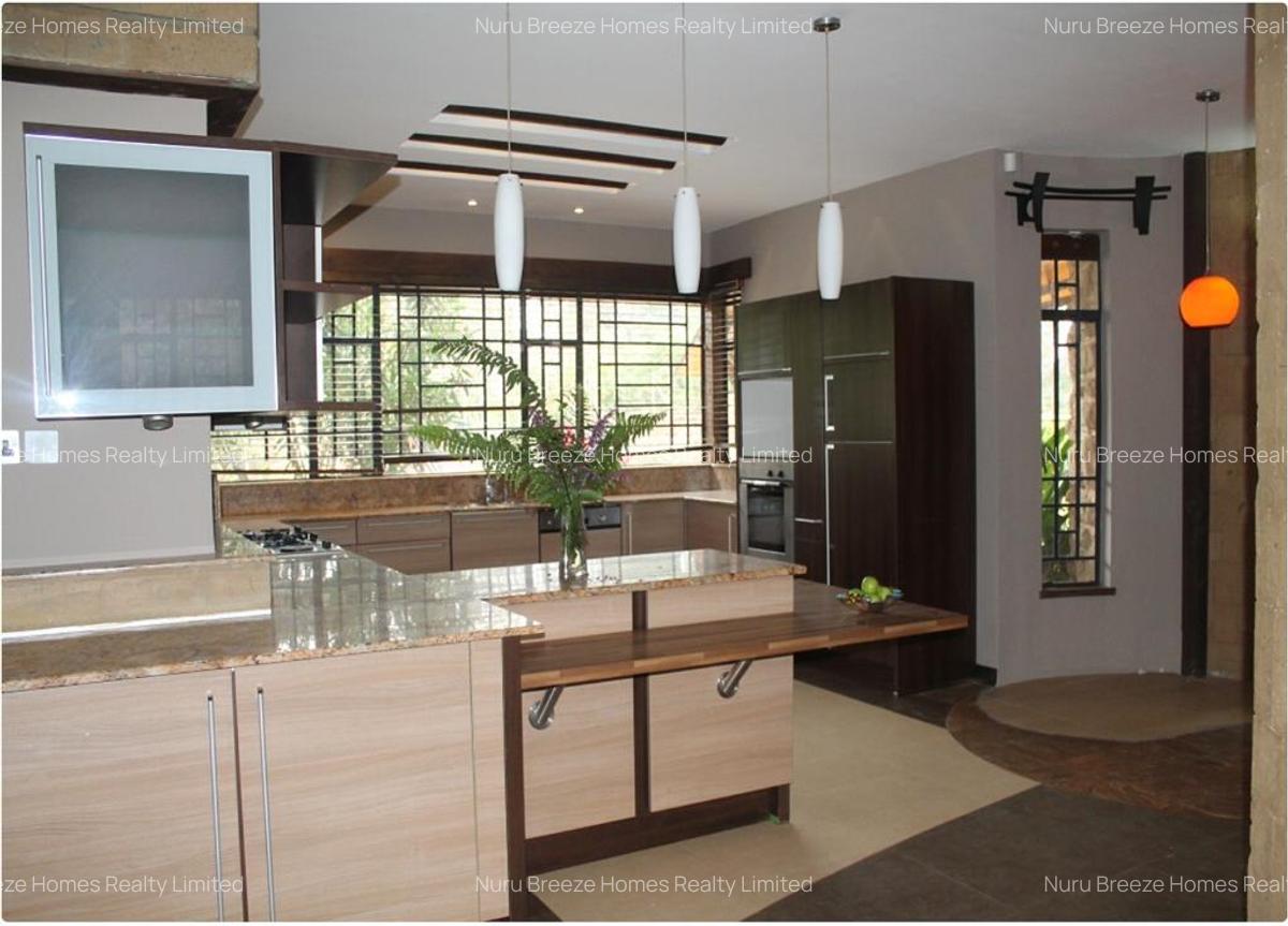 5 Bed Townhouse with En Suite in Lake View - 10