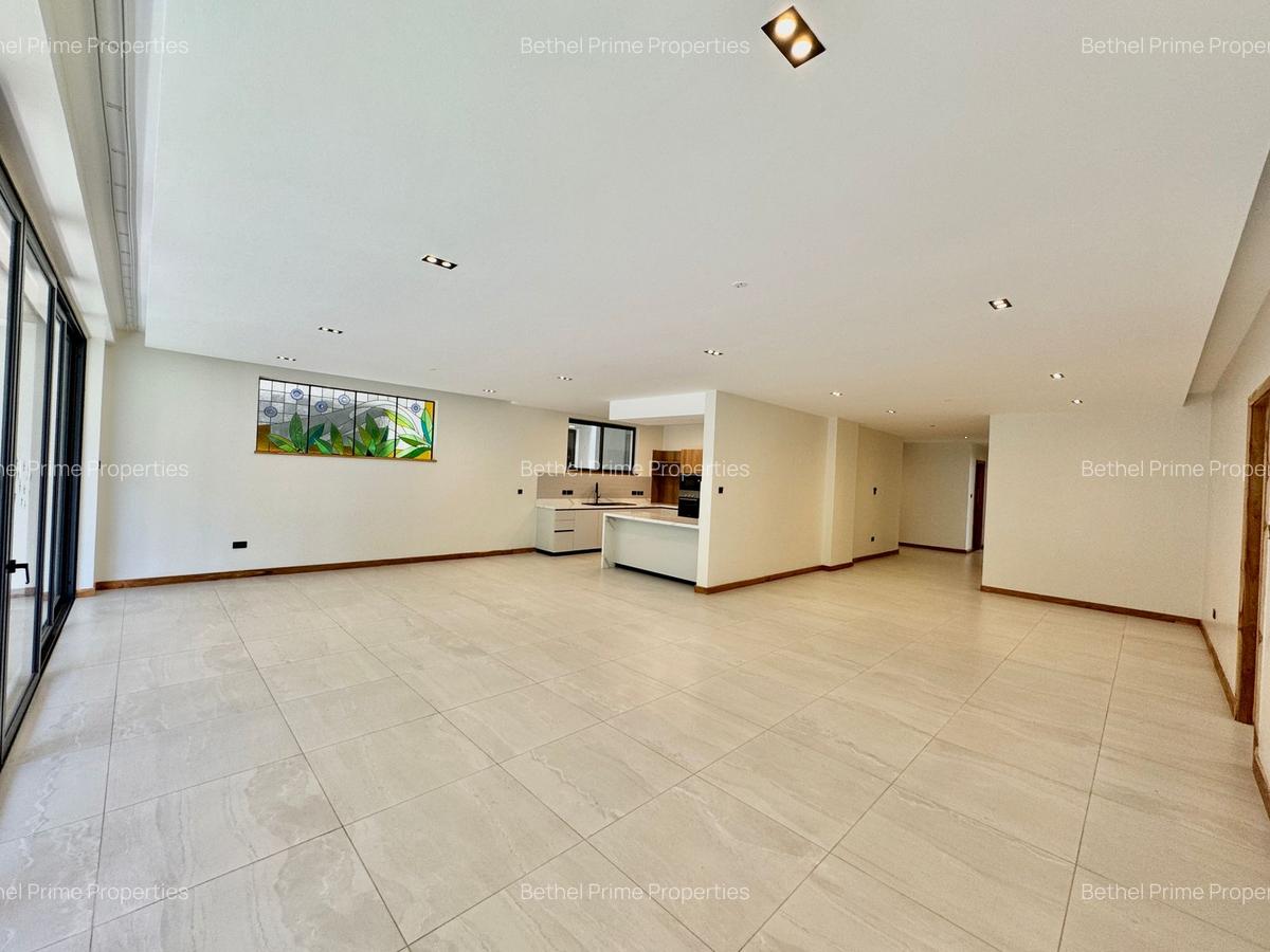 4 Bed Apartment with En Suite in Spring Valley - 3