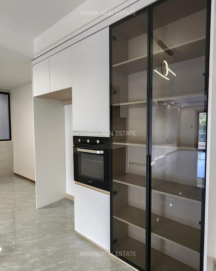 Serviced 3 Bed Apartment with En Suite at Riverside - 4