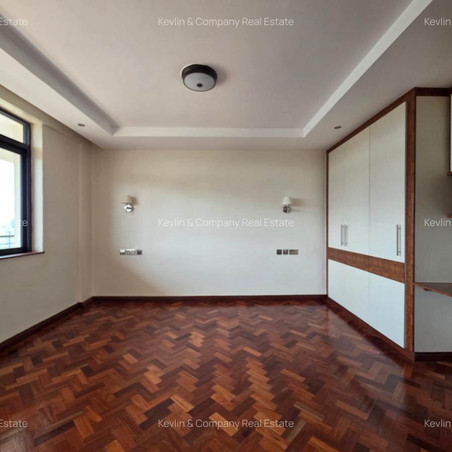 3 Bed Apartment with En Suite in Riverside - 10
