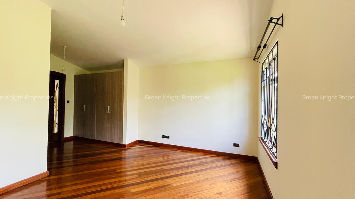 5 Bed House with En Suite in Runda - 19