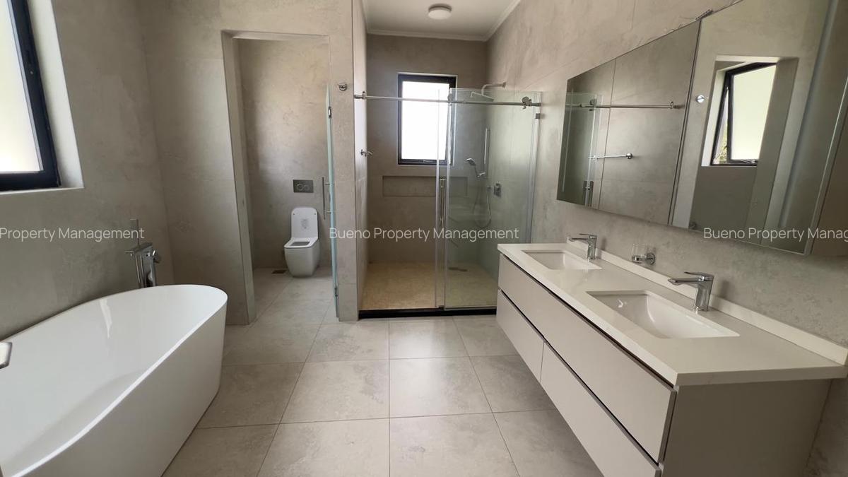 5 Bed Townhouse with En Suite in Lavington - 17