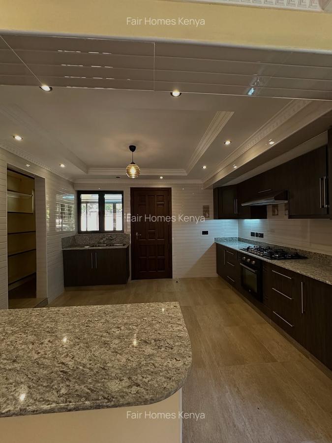 5 Bed Townhouse with En Suite at Muthangari Drive - 6