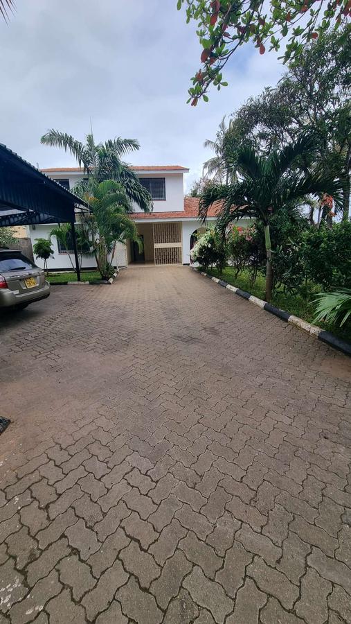 4 Bed House with En Suite at Nyali - 2