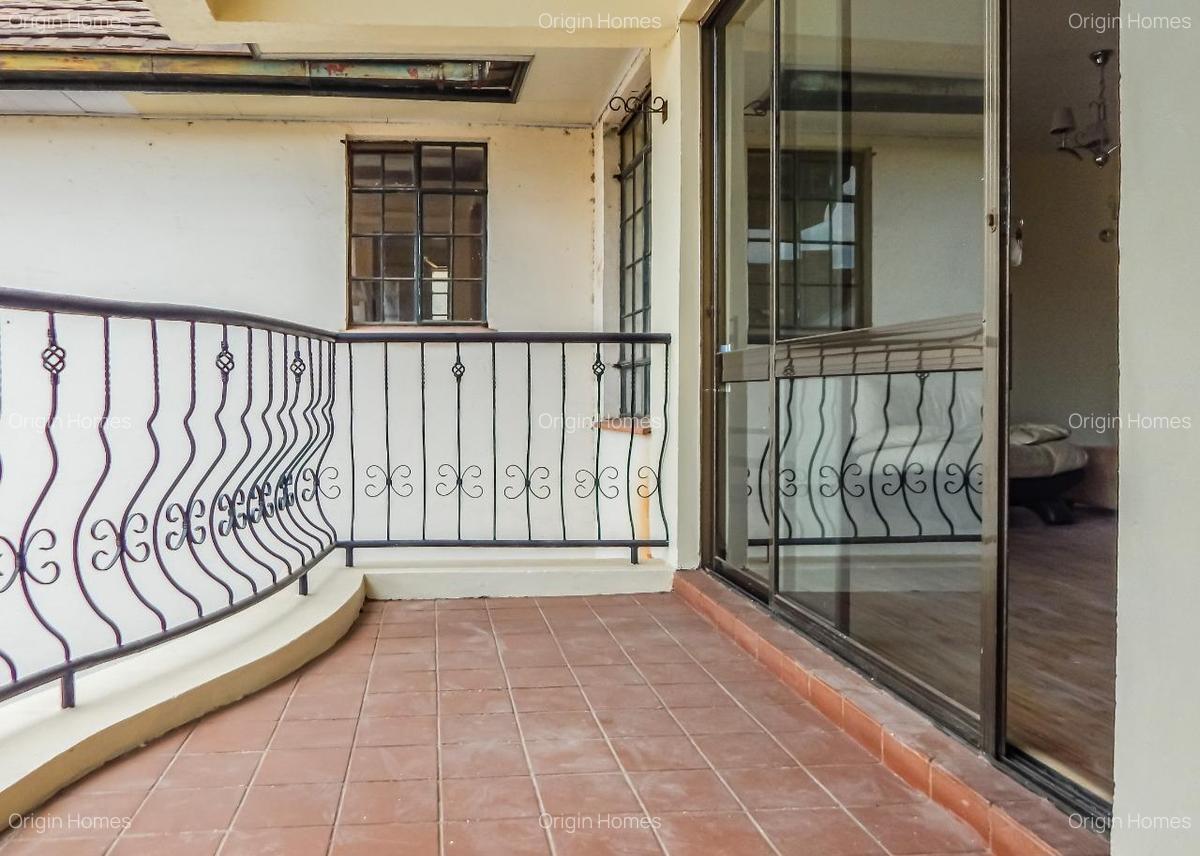 3 Bed Apartment with En Suite at Riverside Drive - 16