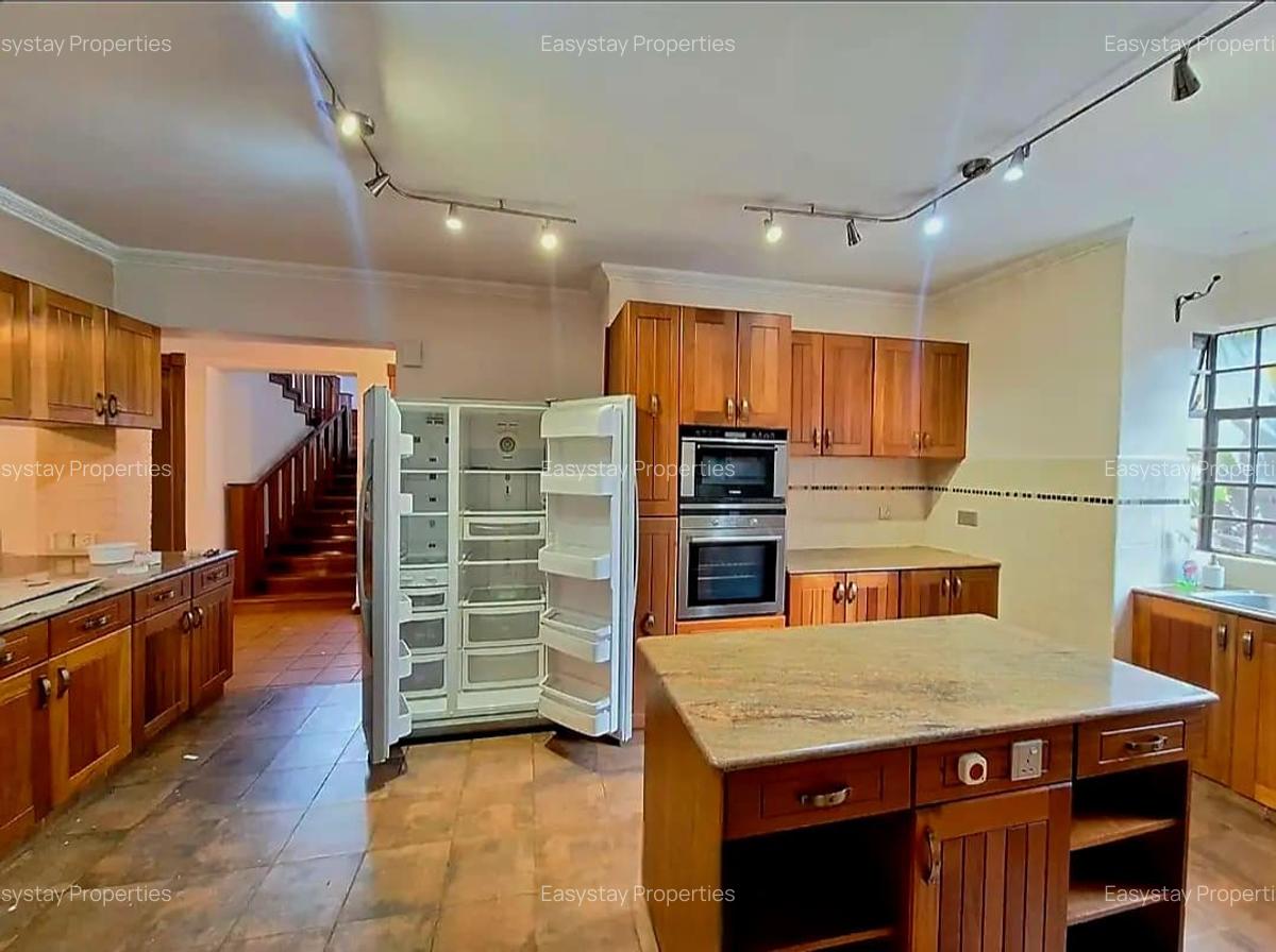 4 Bed Townhouse with En Suite in Spring Valley - 4