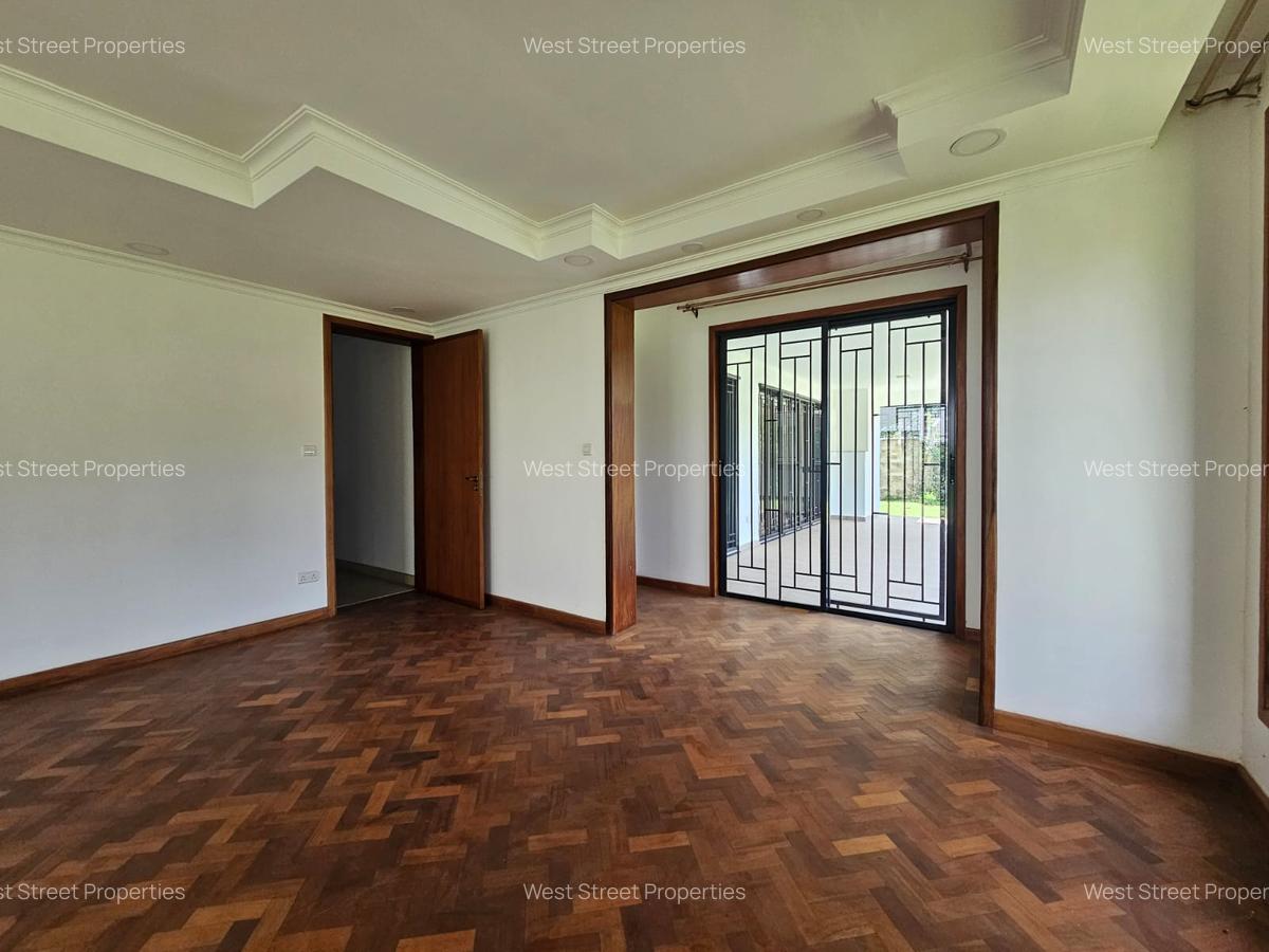 6 Bed Villa with En Suite at Lavington - 5