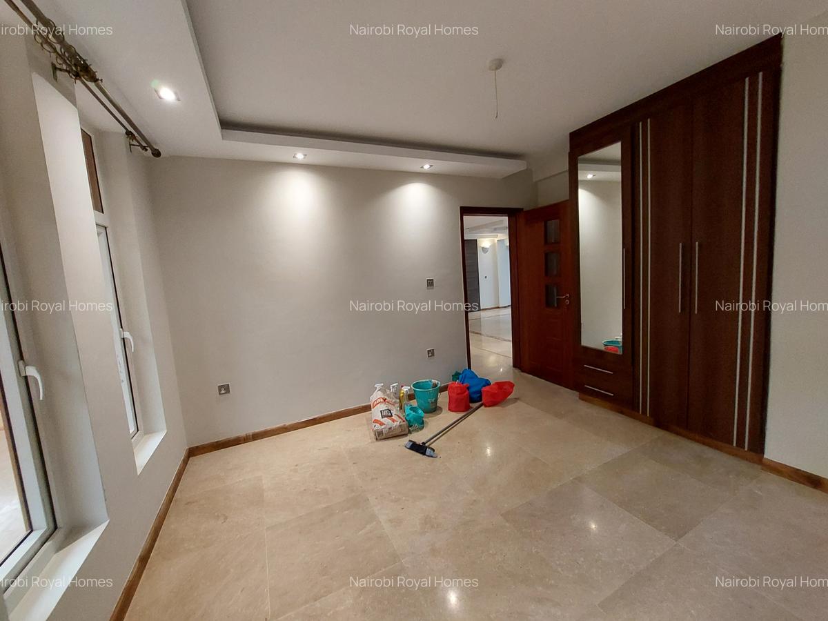 5 Bed Townhouse with En Suite at Convent Drive - 14