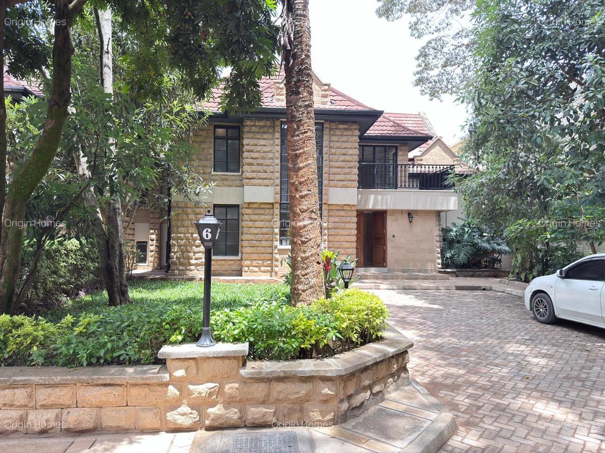 6 Bed Townhouse with En Suite at Lavington - 2