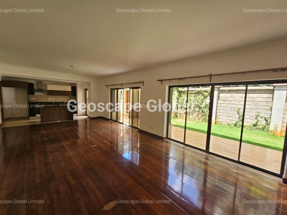 5 Bed House with En Suite in Lavington - 7