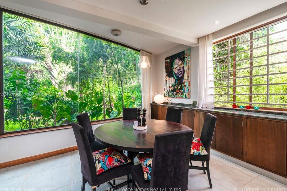 6 Bed House with En Suite in Runda - 4