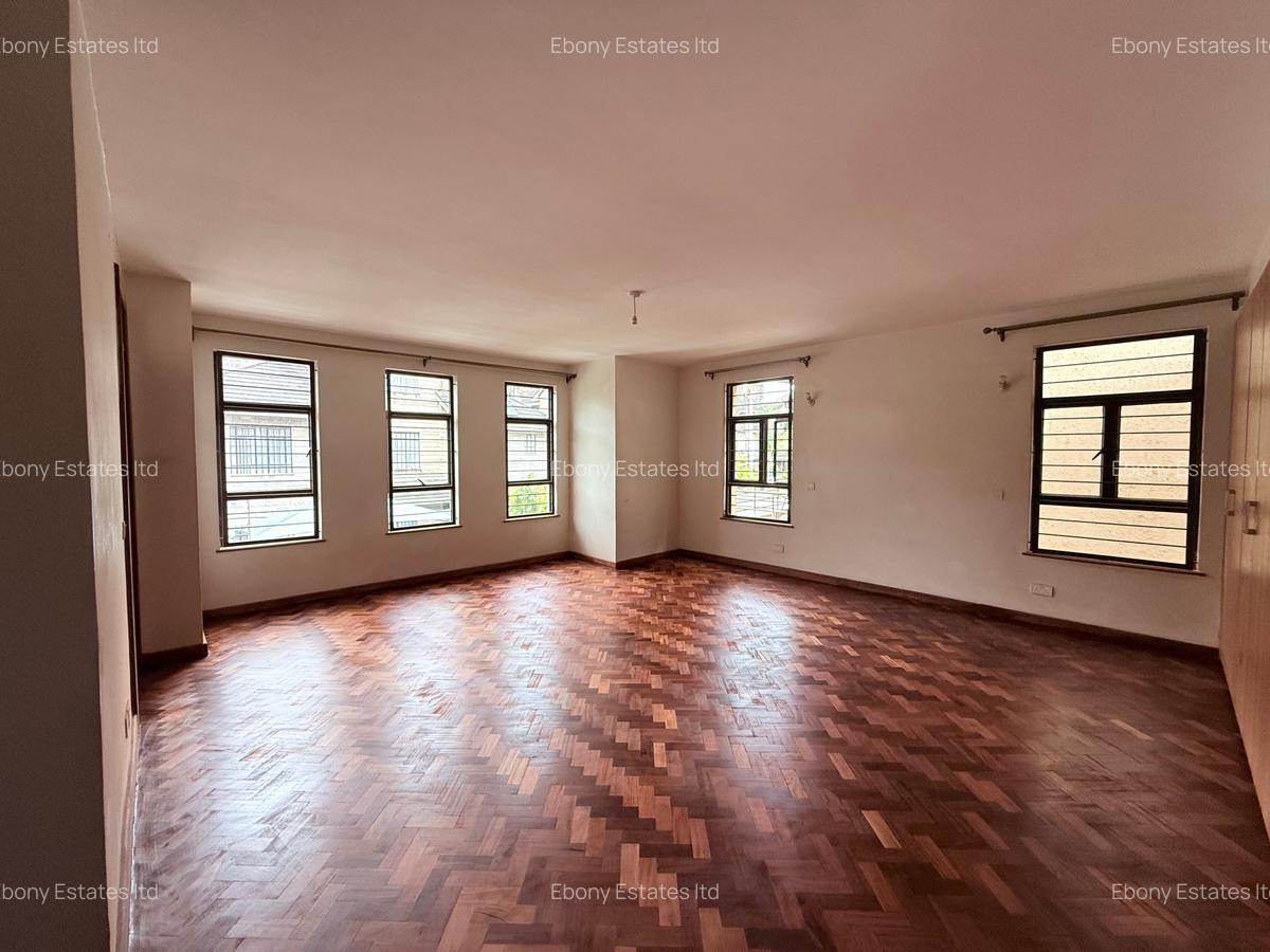 5 Bed Townhouse with En Suite in Lavington - 7