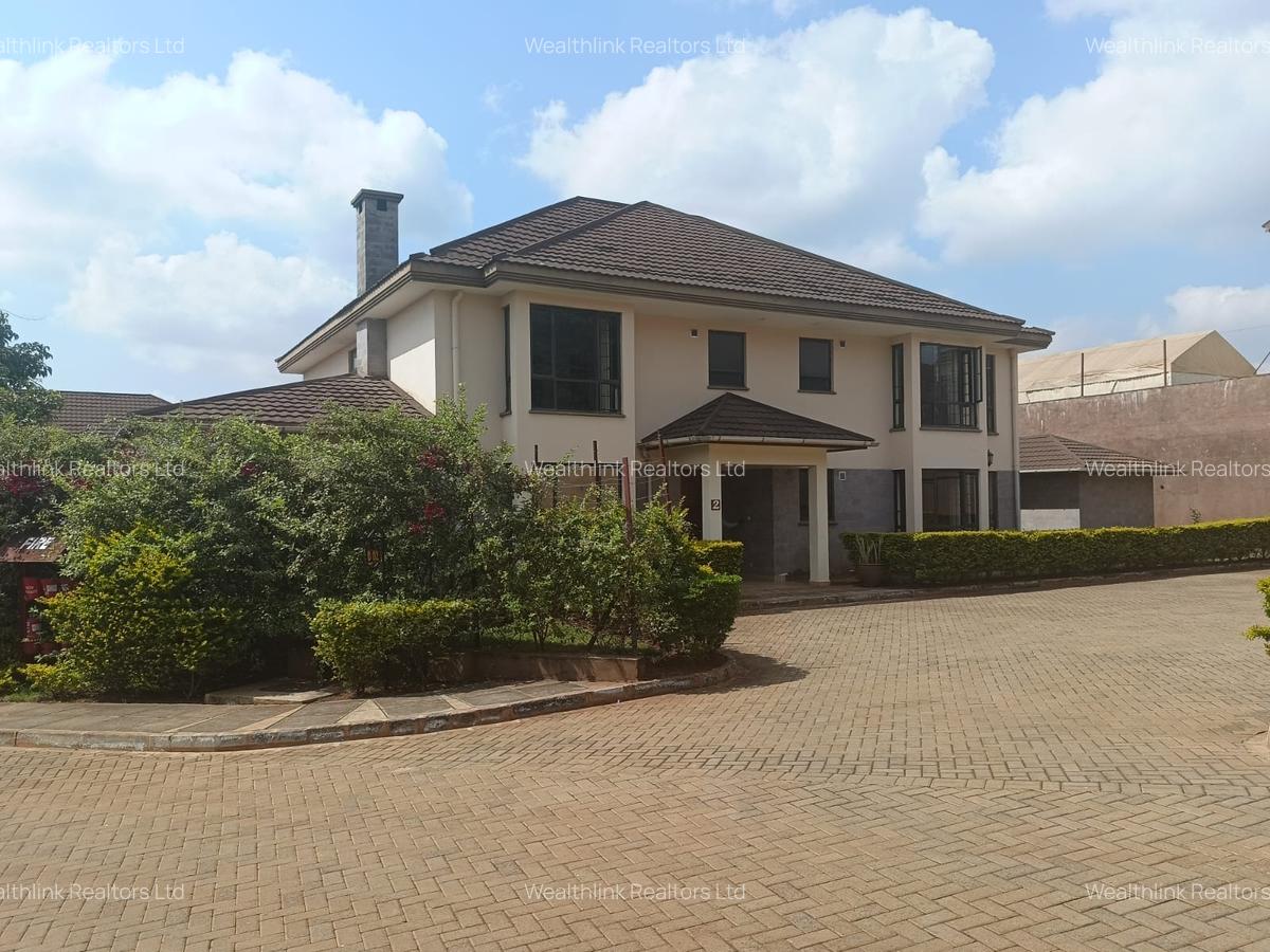 5 Bed Townhouse with En Suite at Horse Shoe Village - 5