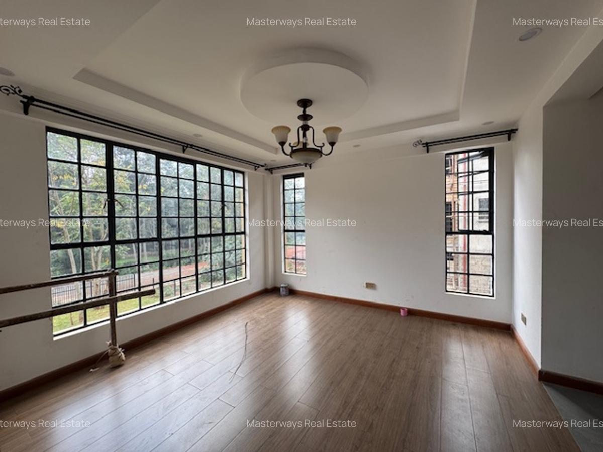 4 Bed Villa with En Suite in Rosslyn - 7