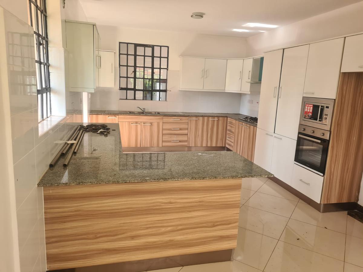 4 Bed Townhouse with En Suite at Kirawa Road - 15