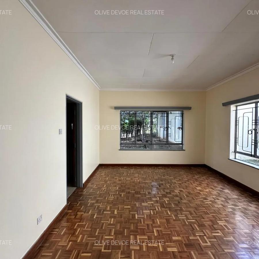 Commercial Property with Parking in State House - 7