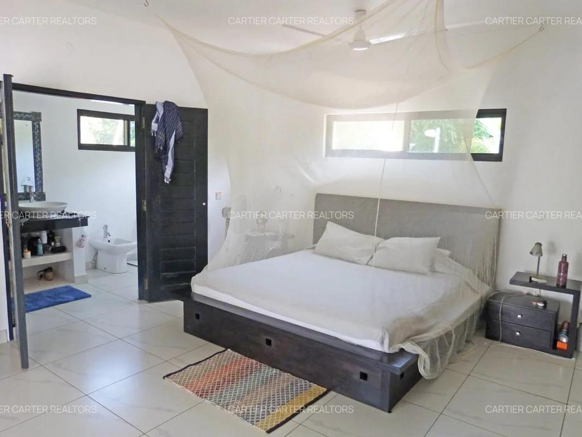 4 Bed Villa with En Suite in Watamu - 3
