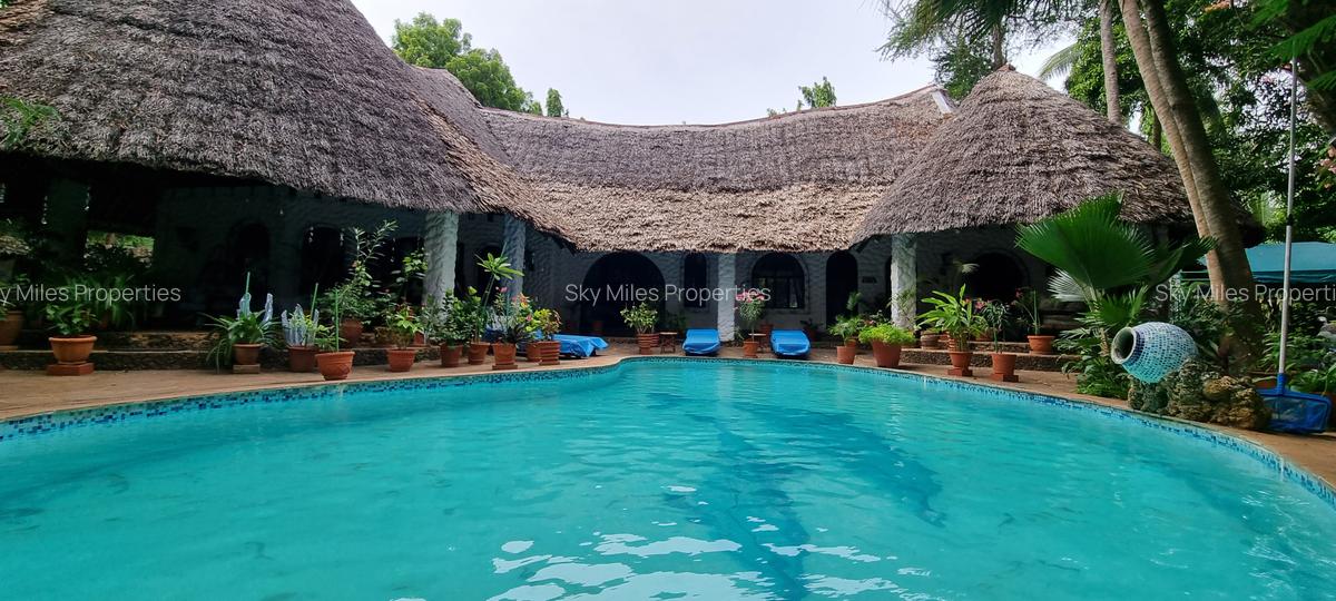 3 Bed Villa with En Suite at La-Marina - 1