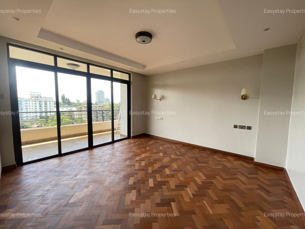 4 Bed Apartment with En Suite in Riverside - 14