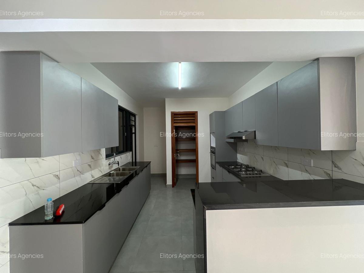 3 Bed Apartment with En Suite at Parklands Road - 6