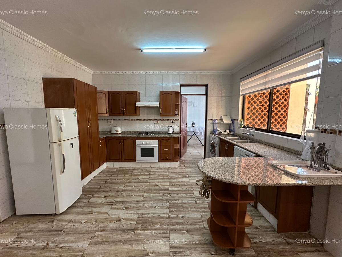 Serviced 3 Bed Apartment with En Suite at Statehouse - 7