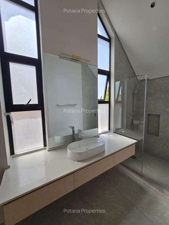 6 Bed Townhouse with En Suite in Lavington - 16