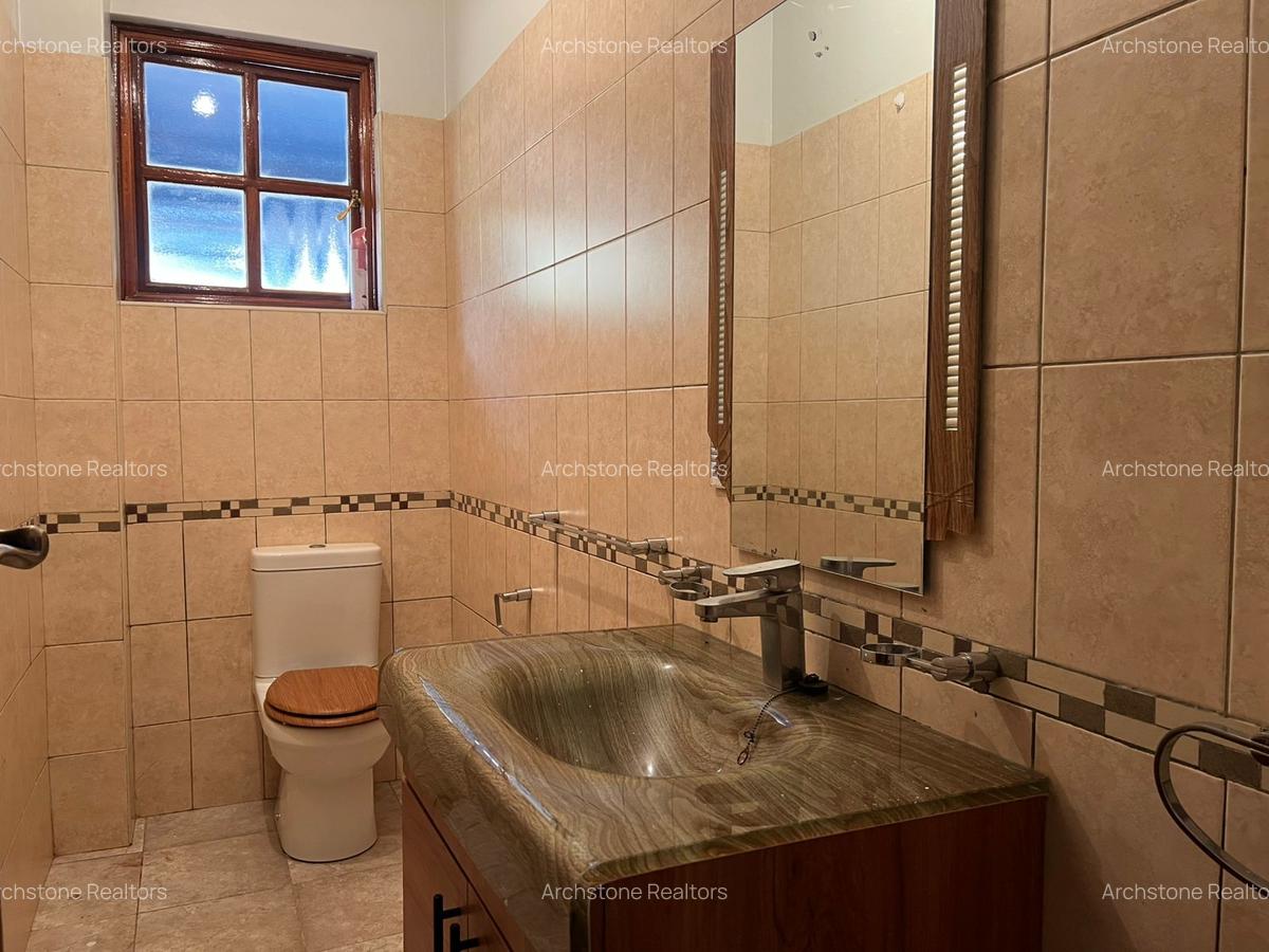 4 Bed House with En Suite in Runda - 12