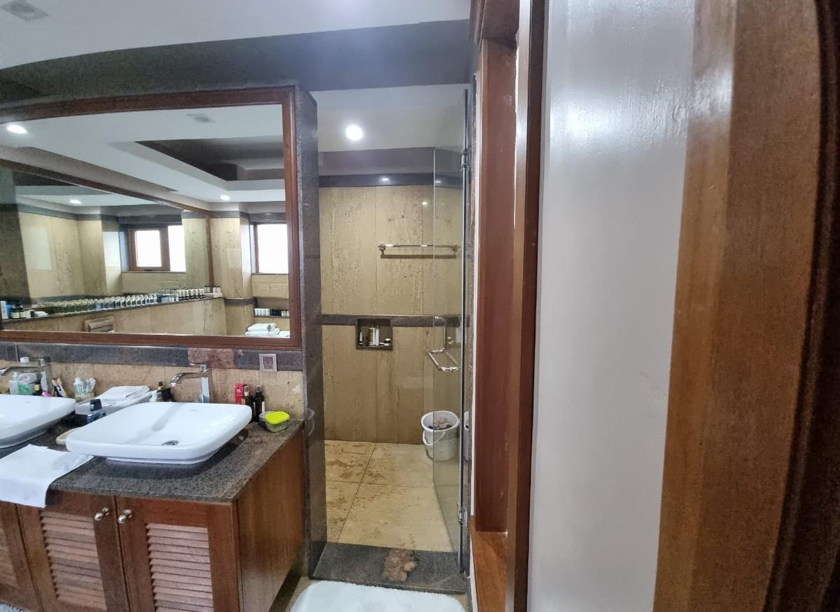 5 Bed Villa with En Suite at Lavington - 6