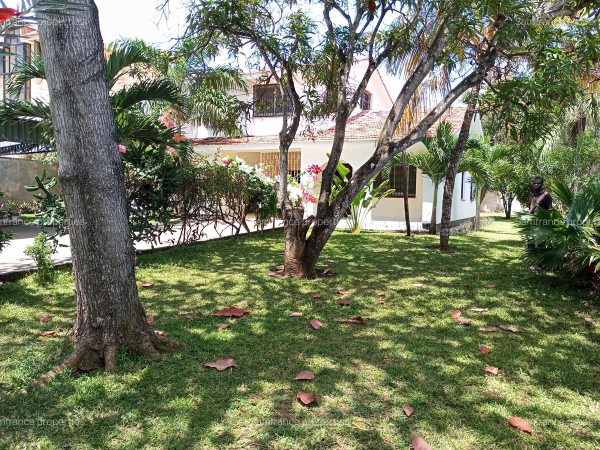 4 Bed Villa with Staff Quarters at Links Road - 3