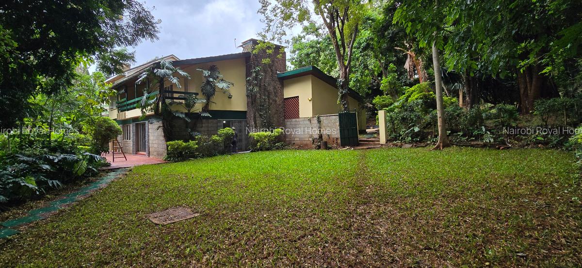 4 Bed House with En Suite at Lavington - 3