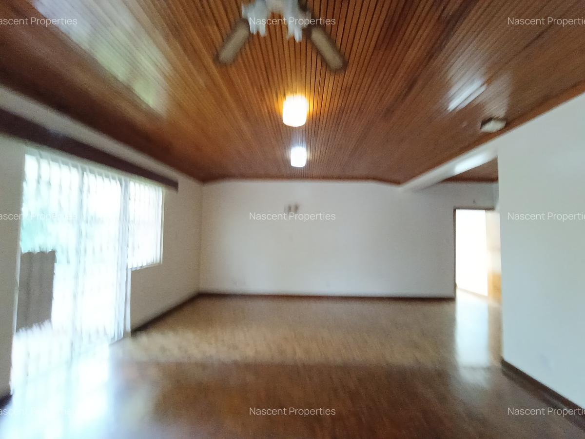 6 Bed House with En Suite in Nyari - 11