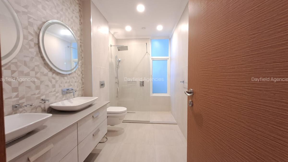 3 Bed Apartment with En Suite in Parklands - 10