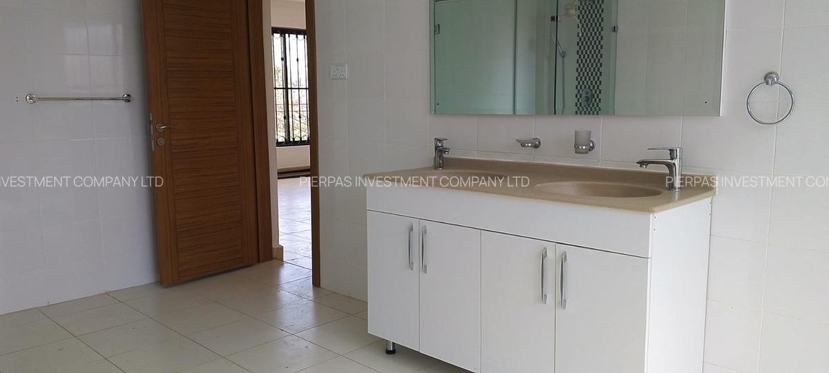 5 Bed Townhouse with En Suite in Syokimau - 16