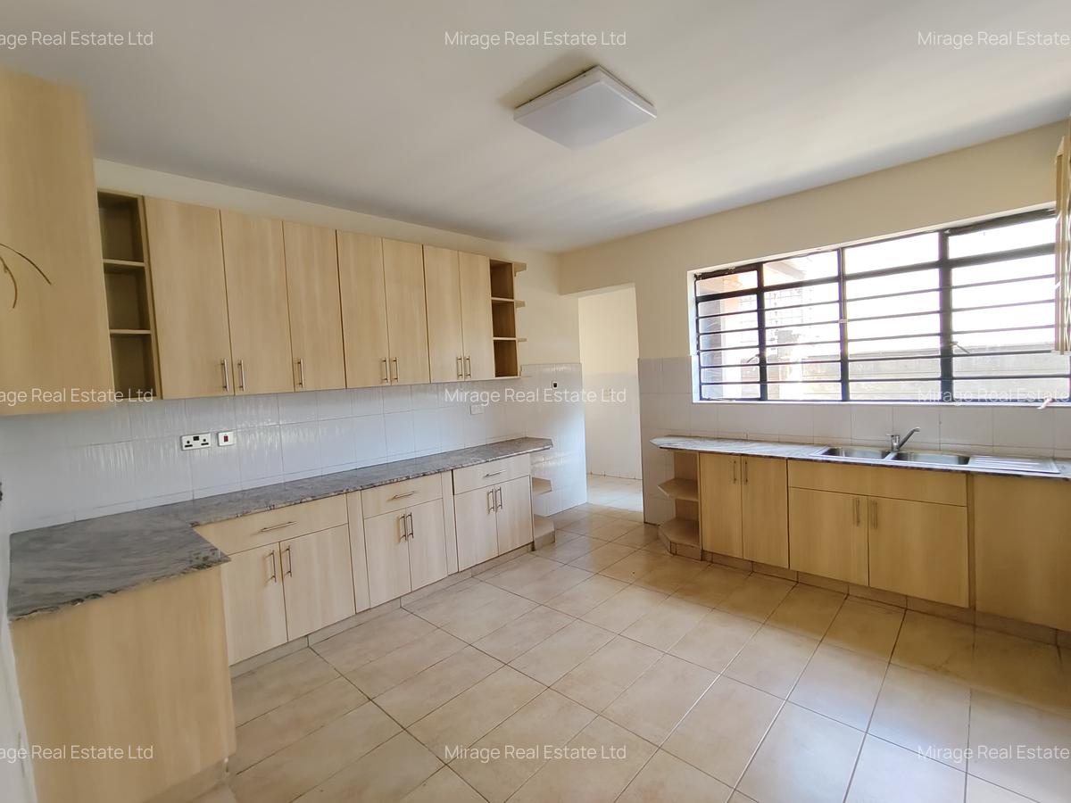 5 Bed Townhouse with En Suite in Lavington - 6