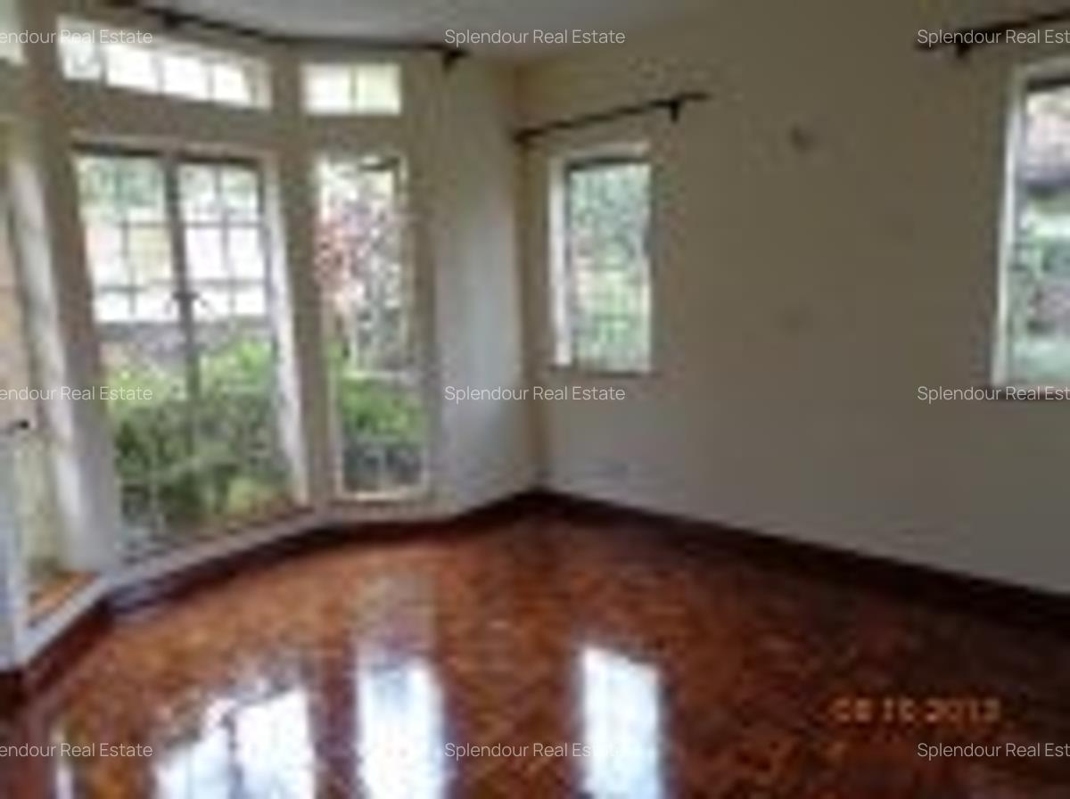 5 Bed Villa with En Suite in Rosslyn - 15