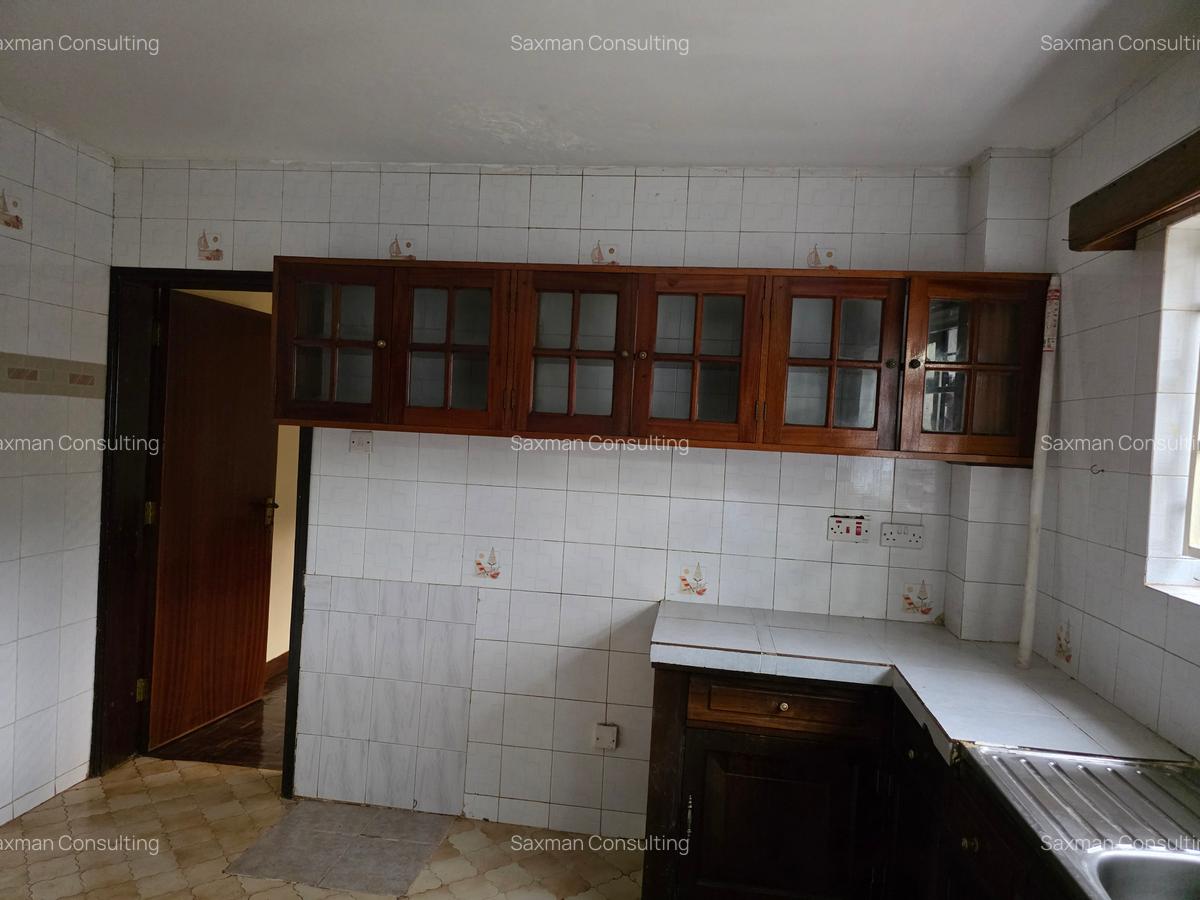 4 Bed House with En Suite in Nyari - 18