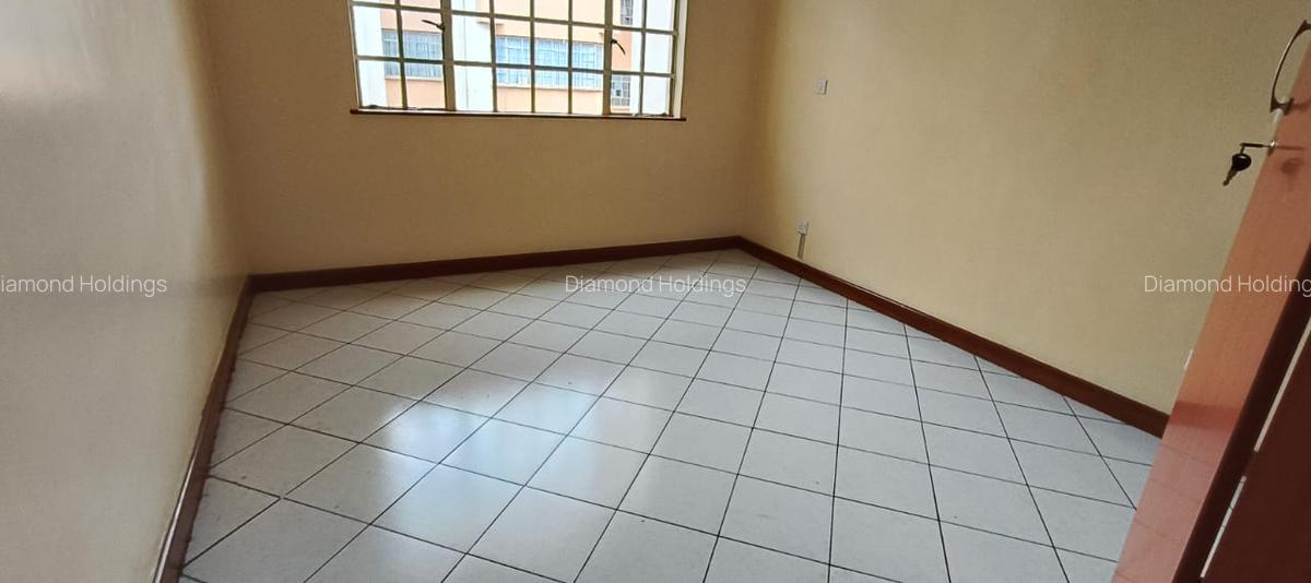 3 Bed Apartment with En Suite at Parklands - 5