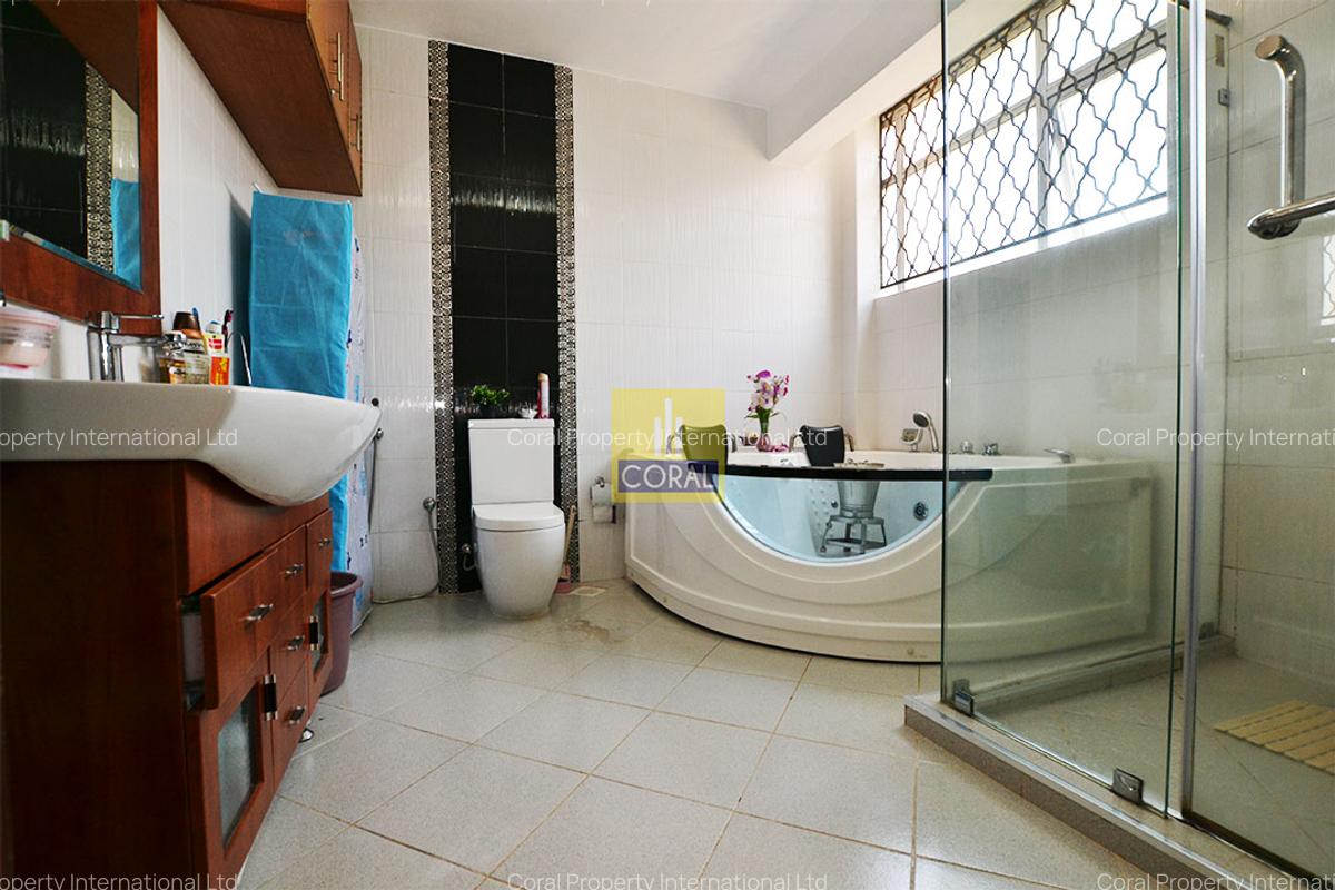 4 Bed Apartment with Backup Generator in Parklands - 16