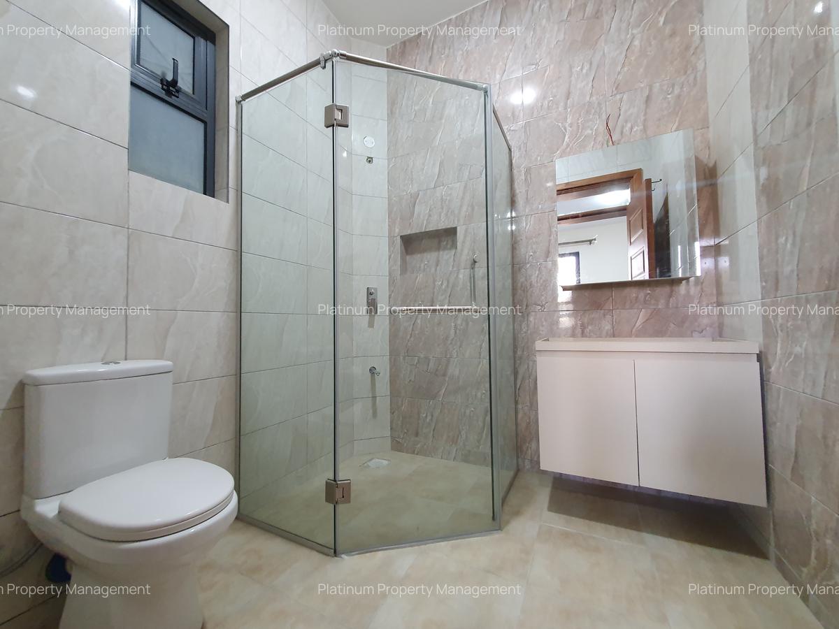 4 Bed Apartment with En Suite at 2Nd Parklands Avenue - 13