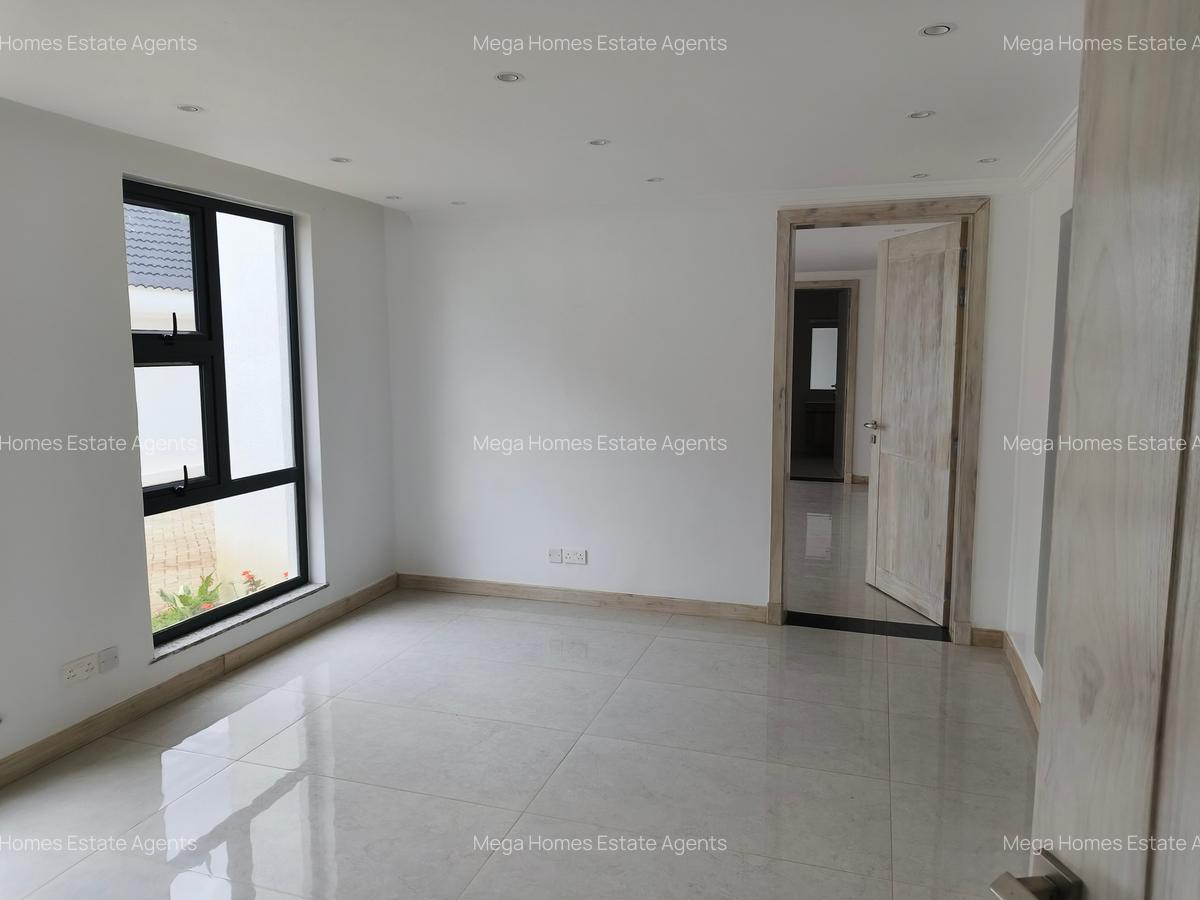 7 Bed House with En Suite in Runda - 9