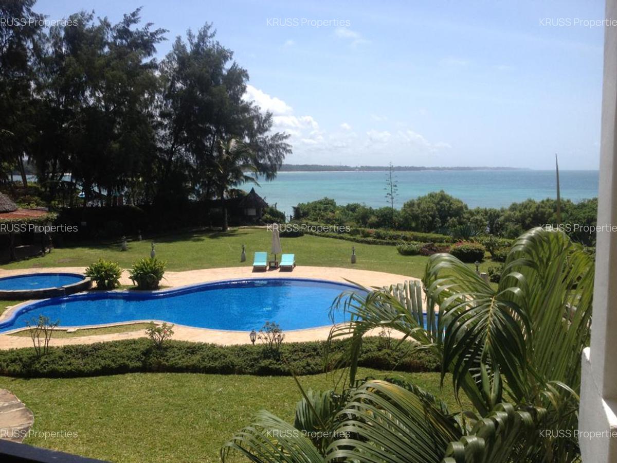 3 Bed Apartment with En Suite at As110 - 1